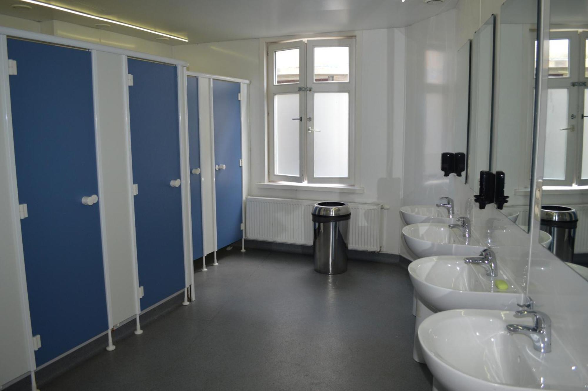 ברוז' St Christopher'S Inn Hostel At The Bauhaus מראה חיצוני תמונה