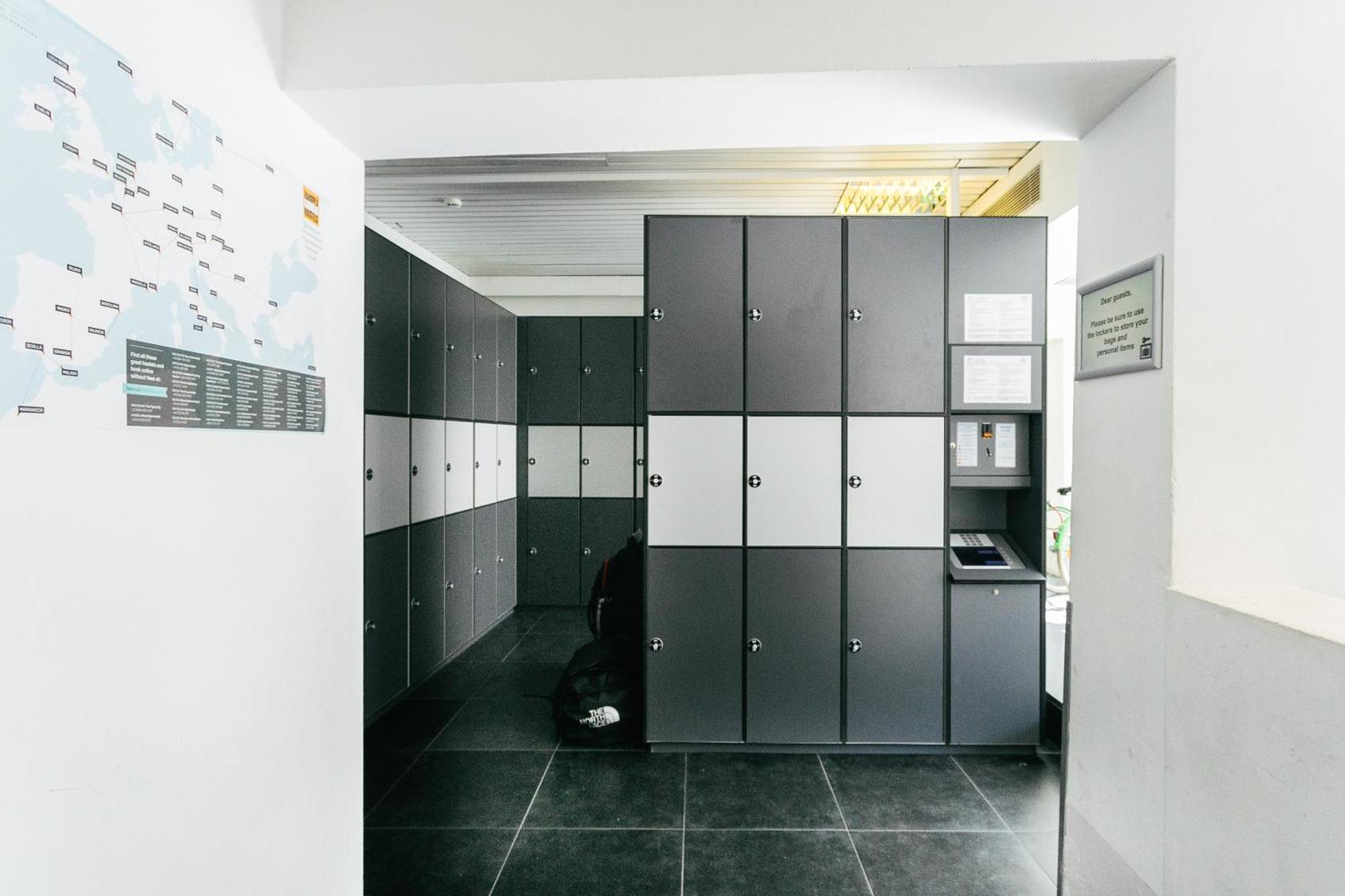 ברוז' St Christopher'S Inn Hostel At The Bauhaus מראה חיצוני תמונה